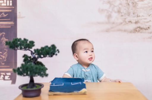 龙海三个月宝宝抬头不稳 龙海三个月宝宝抬头不稳